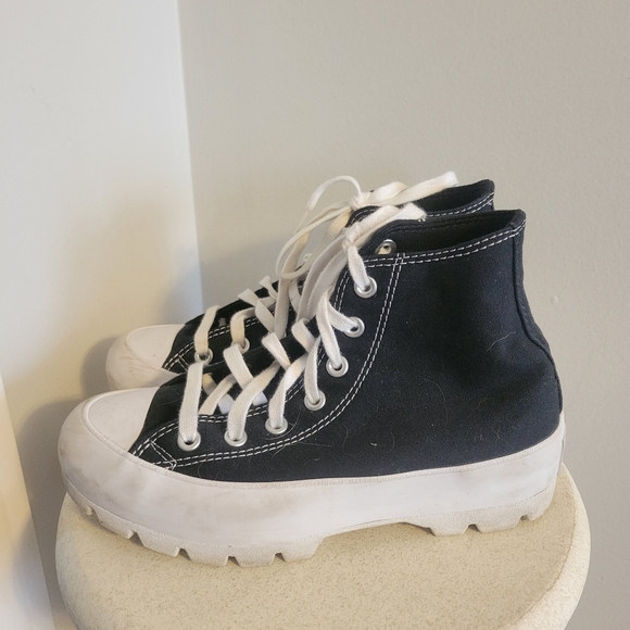 Converse Chuck Taylor Women's Black and White Lugged Sneakers size 7 - Picture 2 of 7